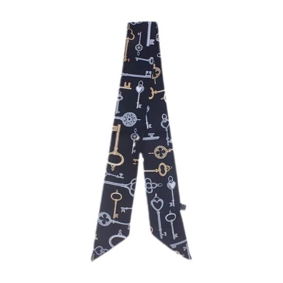 Toddler’s White Denim Shorts W/ Lock & Key Belt - Picture 4 of 4